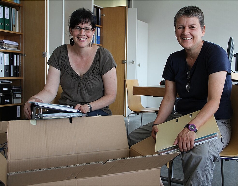 Gute Miene zu einer schwierigen Situation: Lisa Kaufmann (links) und Regina Flury von Arx haben letzte Woche ihr Büro im Stadthaus geräumt. mim)