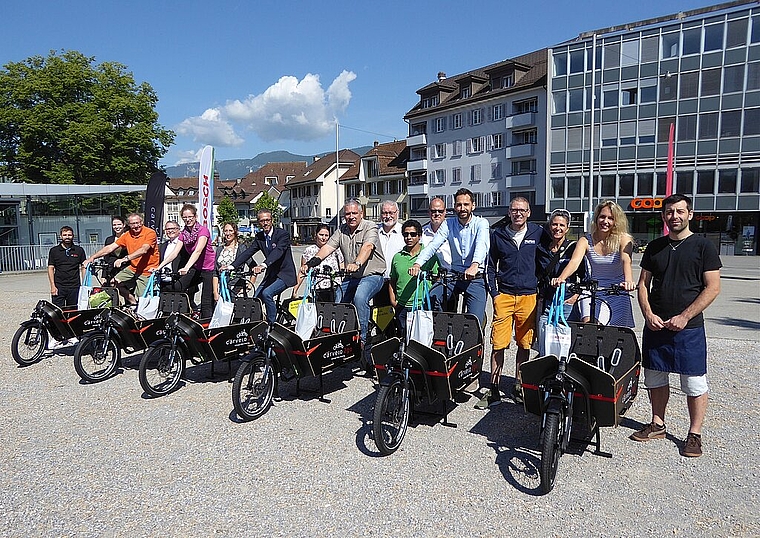 Die neuen Carvelos wurden am Lancierungsevent vergangene Woche in Solothurn in Position gebracht. In Olten können die Carvelos im Café Bloomell und in der Confiseria Suteria bezogen werden. (Bild: ZVG)