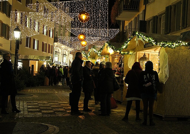 Zum zweiten Mal findet heute, Donnerstag, 6. Dezember bis Sonntag, 9. Dezember der Adventsmarkt in der Oltner Altstadt statt. (Bild: mim)