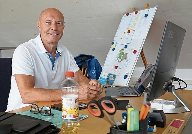 Der Ex-EHCO-Spieler und -Trainer Dino Stecher verdient seine Brötchen nun als Geschäftsführer in Huttwil. (Bilder: Achim Günter)