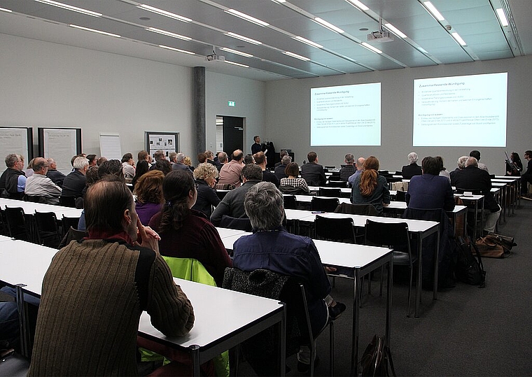 Rund 70 Personen wohnten der Abschlussveranstaltung im neuen Gebäude der Fachhochschule Nordwestschweiz in Olten bei. (Bild: mim)
