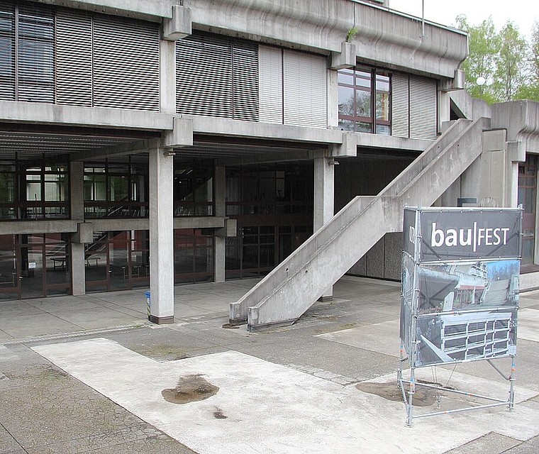 Knapp ein Jahr nach dem bauFEST im letzten Juni wird mit den Vorbereitungsarbeiten für die Gesamtsanierung der Kantonsschule Olten begonnen. (Bild: B. Beyeler)