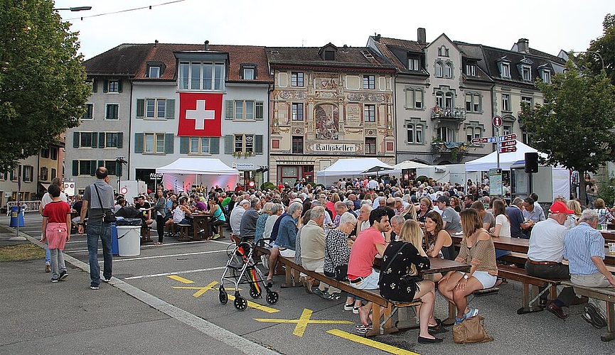 Die diesjährige 1. August-Feier auf dem Klosterplatz zog zahlreiches Publikum an. (Bild: mim)

