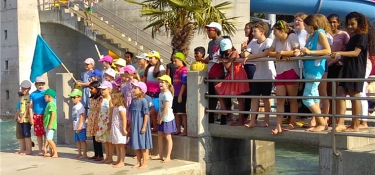 Der Kinder- und Jugendchor sang kürzlich in der Oltner Badi. (Bild: ZVG)