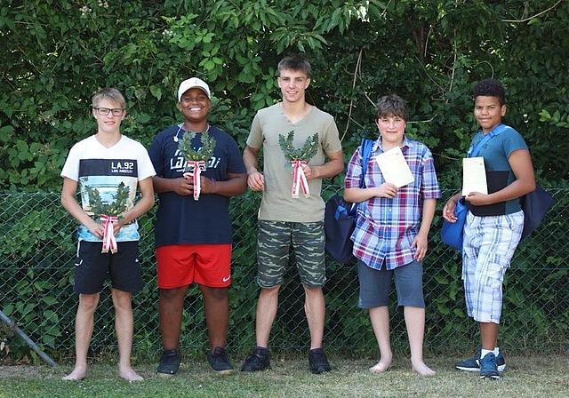 Die Zweiggewinner (v.l.): Jonas Hengartner, Sinisha Lüscher, Tobias Hengartner sowie Conall Bucher und Benoit Brüderli. (Bild: ZVG)