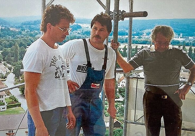Bausprechung mit Bruder Heinz (Mitte) und Vater Werner Thut (rechts). (Bild: ZVG)
