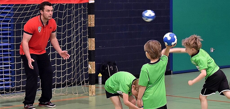 80 bewegungsfreudige Mädchen und Jungen versuchten sich im Teamsport Handball während des diesjährigen HV Olten-Camps. (Bild: ZVG)