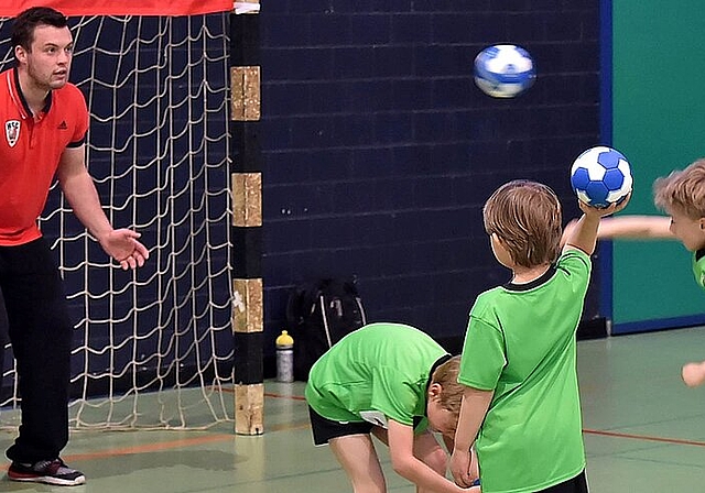 80 bewegungsfreudige Mädchen und Jungen versuchten sich im Teamsport Handball während des diesjährigen HV Olten-Camps. (Bild: ZVG)