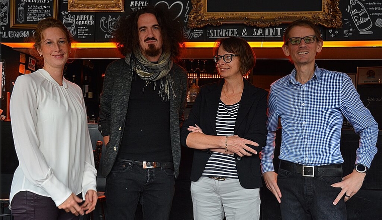 Enge Zusammenarbeit: Veranstalter wie Wiebke Steinfeldt (l.) (Buchhandlung Schreiber) und Daniel Kissling (Coq d’Or) halfen Manuela Schluep und Marc Tabeling vom OK intensiv bei der Gestaltung des ersten Buchfestivals Olten. (Bild: vwe)