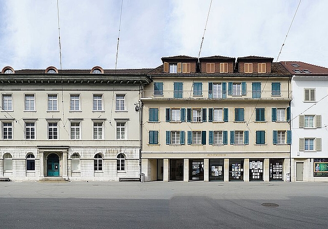 An der September-Sitzung entscheidet das Gemeindeparlament darüber, ob das Kunstmuseum Olten (Mitte) ins einstige Naturmuseum (l.) umziehen soll. Ergänzt werden soll der neue Standort durch einen Anbau. (Bild: ZVG)