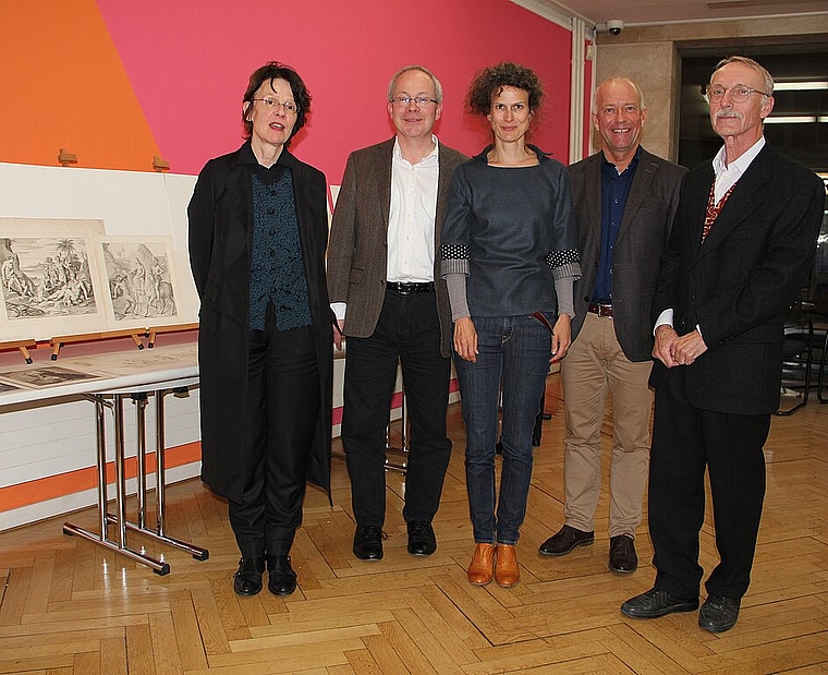 (v.l.) Dr. Marie Therese Bätschmann (Präsidentin des Stiftungsrats), Dr. Sebastian Prüfer (Schenker), Katja Herlach (Kuratorin), Dr. Martin Wey (Stadtpräsident Olten) und Dr. Heinrich Thommen (Gründungs-Stifter). (Bild: mim)