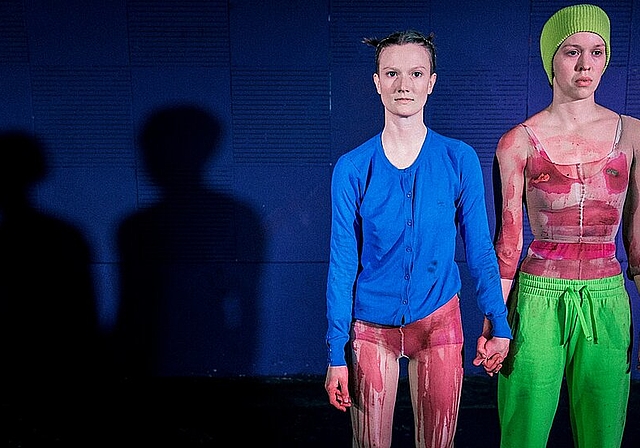 Das Utz Nielsen Duo UND - Pascale Utz (links) und Marie-Louise Nielsen im Stück «Seemingly Abstract». Benjamin Hofer)