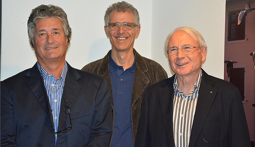 Die drei wichtigsten Männer der Ausstellung: Prof. Dr. Haag-Wackernagel aus Basel, Museumsleiter Dr. Peter Flückiger und Fotograf Kurt Schibler. (Beyeler)
Die drei wichtigsten Männer der Ausstellung: Prof. Dr. Haag-Wackernagel aus Basel, Museumsleiter Dr. Peter Flückiger und Fotograf Kurt Schibler. (Beyeler)