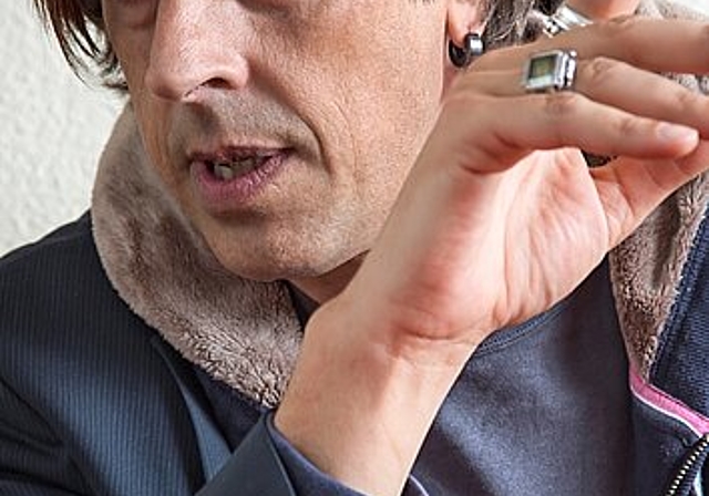 Eine besondere Herausforderung sind Übersetzungen von Mundarttexten. Darüber diskutiert unter anderen Pedro Lenz mit seinem Übersetzer am Festival «aller-retour» vom kommenden Samstag. (Bild: Daniel Rihs)