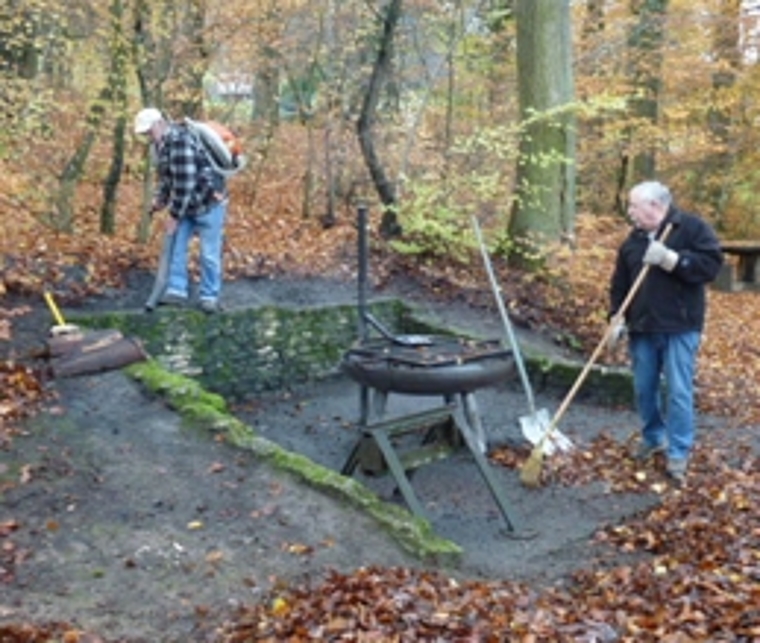 Die Chlausen-Zunft Wangen bei Olten reinigte die beiden Rastplätze im Asp und Stockbrünneli. (Bild: ZVG)