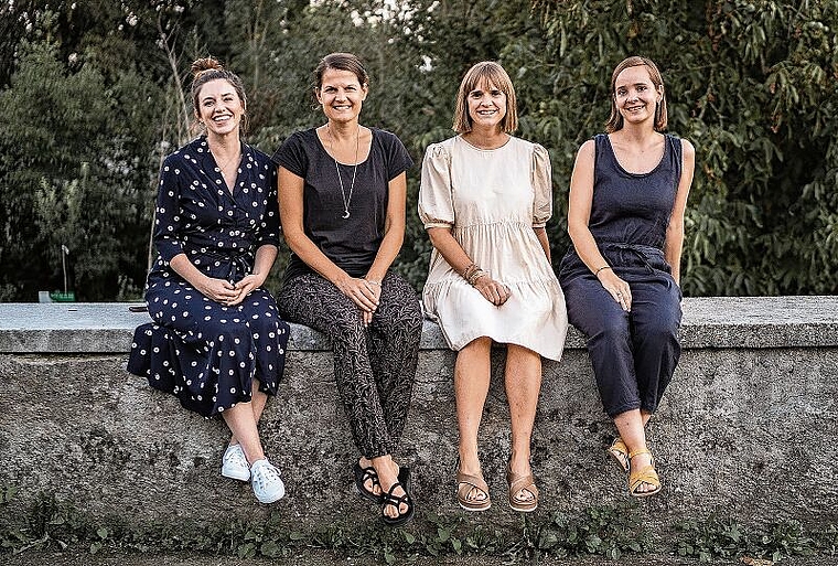 Nina Husi, Evelyn Thomet, Anna Schulte und Stephanie Fiechter bilden das Team der Beleghebammen Olten. (Bild: Talitha Violetta)