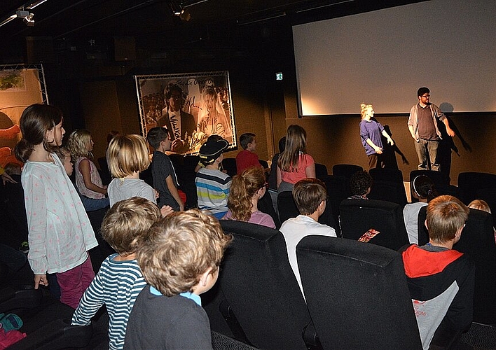 Kinder lernen im Filmklub Zauberlaterne die verschiedenen Genres kennen und werden jeweils von Schauspielern vor der Vorstellung in den Film eingeführt. (Bild: ZVG)
