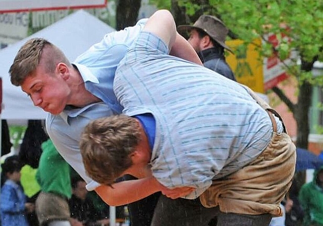 Jonas Schär (l.) wird Aarburg beim Eidgenössischen Nachwuchsschwingtag am 30. August vertreten. (Bild: ZVG) 