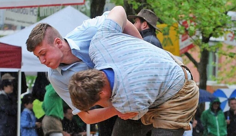 Jonas Schär (l.) wird Aarburg beim Eidgenössischen Nachwuchsschwingtag am 30. August vertreten. (Bild: ZVG)