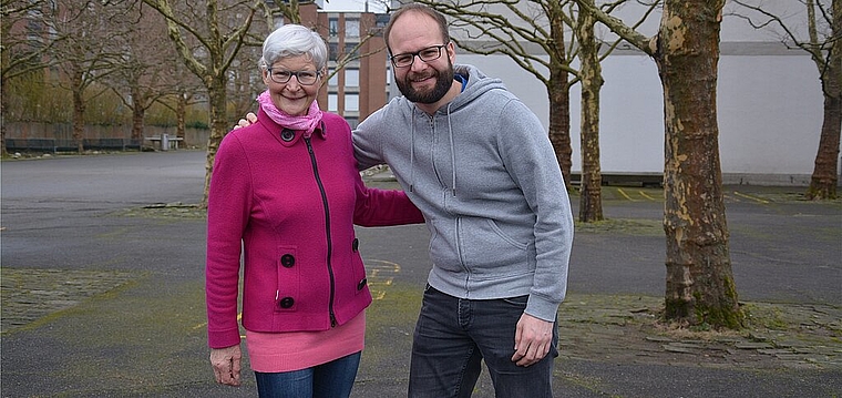 Generationenaustausch: Die beiden Oltner Rosemarie El Kamel (l.) und Sandro Villiger trennen zwar 34 Jahre, aber dennoch sind sie beide ein Teil des gesamtschweizerischen Theaterprojektes «1918.CH - 100 Jahre Landesstreik». (Bild: vwe)