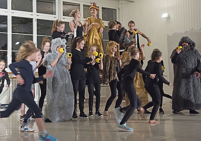 «Die Arbeit mit den altersdurchmischten Amateur-Tänzerinnen und -Tänzern ist anspruchsvoll, aber auch bereichernd», so die Dance-Studio Olten-Inhaberin und Tanzpädagogin Ursula Berger, die mit «Wild Things» ihr 40-Jahr-Jubiläum feiert. (Bild: