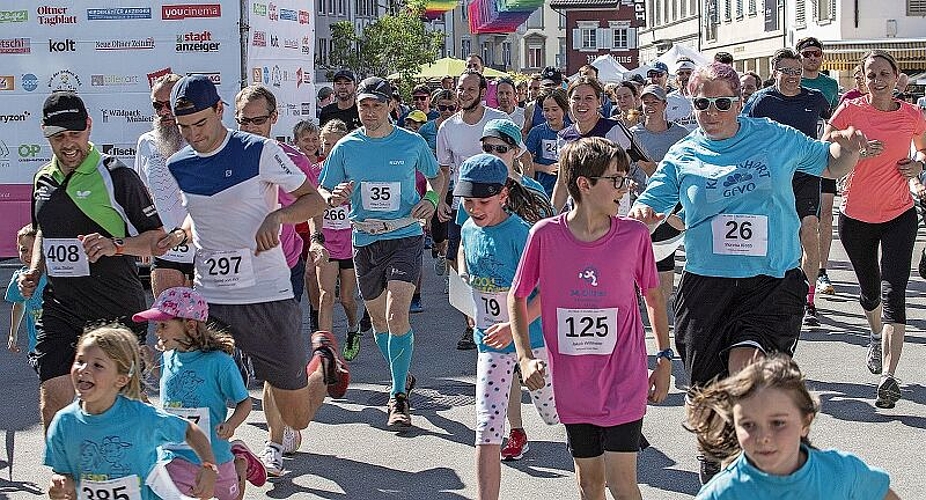 Startschuss: Am letzten Samstag versammelten sich um 15 Uhr rund 200 Menschen am Start.