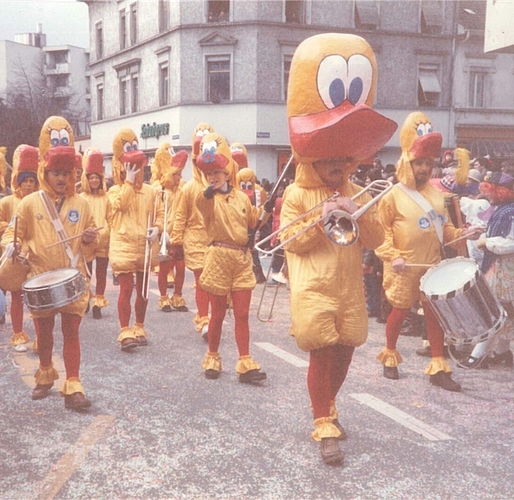 Die Aente Büsi Guggemusig machte ihrem Namen 1981 alle Ehre. (Bild: ZVG)