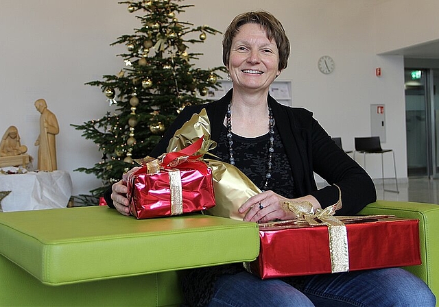 Irene Muster-Knuchel hat zwar kein Geschenk dabei, dafür stets ein offenes Ohr für die Patienten des Kantonsspitals Olten.
