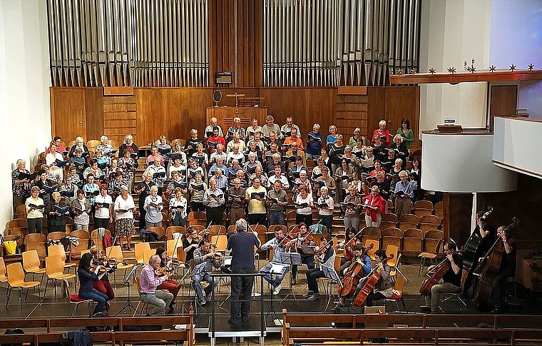 Der über 200-jährige Oratorienchor Olten lädt am 24. September zur Werkeinführung zu «Ein deutsches Requiem» ins Hübelischulhauses ein. (Bild: ZVG)
