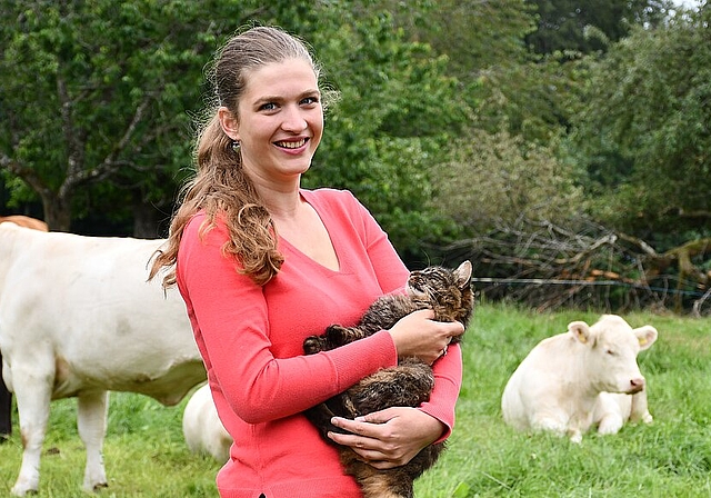 Mit fünf Jahren zeichnete Lara Wittmer ihren Traum: Ein Haus mit vielen Tieren. Heute lebt sie auf dem Hof Engelberg ob Dulliken. (Bild: Franz Beidler)