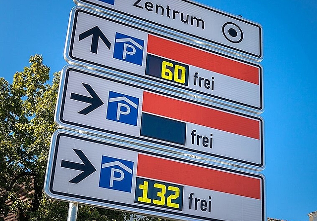 Im Bereich Mobilität steht die Realisierung des vom Budgetstopp verzögerten Parkleitsystems auf dem Programm. (Bild: Symbolbild/ZVG)