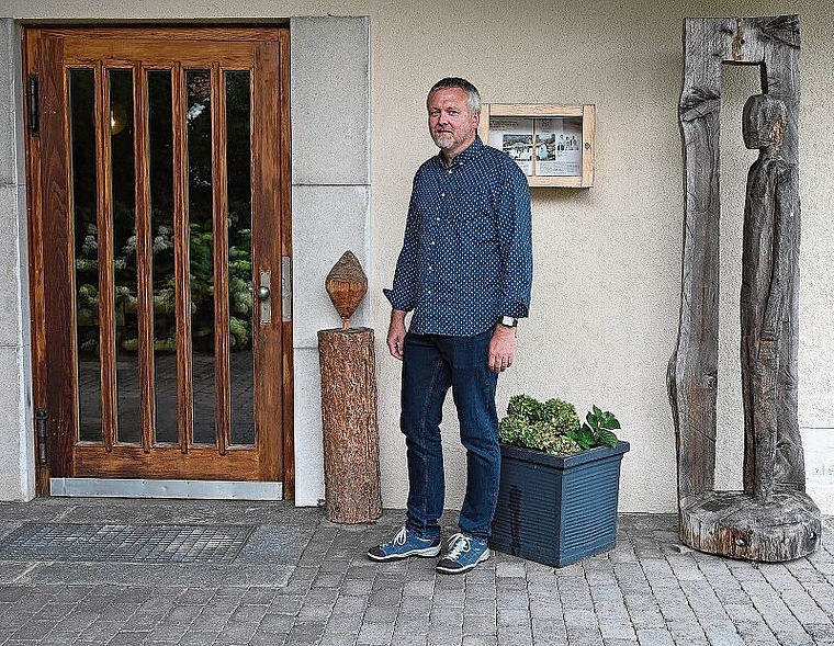 Vereinspräsident Philipp Graber steht mit der Kapelle St. Antonius in Mahren seit seiner Kindheit in Verbindung. Die Kapelle kann für christliche Zeremonien gemietet werden. (Bild: Denise Donatsch)