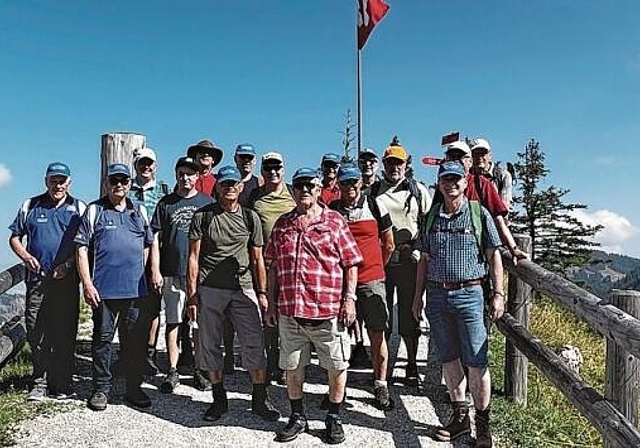 Die Turnergruppe beim Fototermin auf der Riggisalp. (Bild: ZVG)