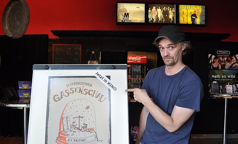 Jeweils um 18 Uhr flimmert im Kino Lichtspiele der eindrückliche Film «Mikrokosmos Gassenschau» über die Leinwand. jpi)