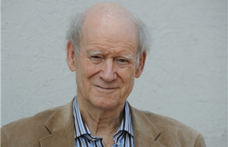 Franz Hohler liest am Freitag, 3. November in der Buchhandlung Schreiber in Olten aus seinem neuen Buch «Das Päckchen». (Bild: ZVG)