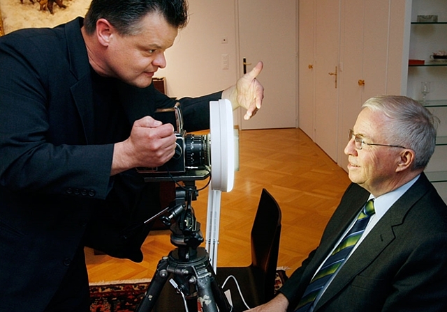 Karl-Heinz «Charly» Hug fotografiert seit Jahrzehnten im Bundeshaus in Bern und weiss einige gute Geschichten aus dieser Welt zu erzählen. (Bild: ZVG)