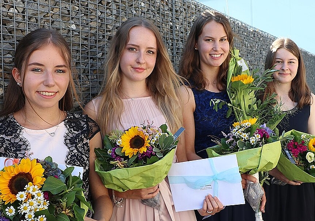 Preisträgerinnen der Schwerpunkte L und W: (v.l.) Lisa Merz, Sophia Hostettler, Sarah Wigger und Lara Bolliger. (Bild: ZVG)
