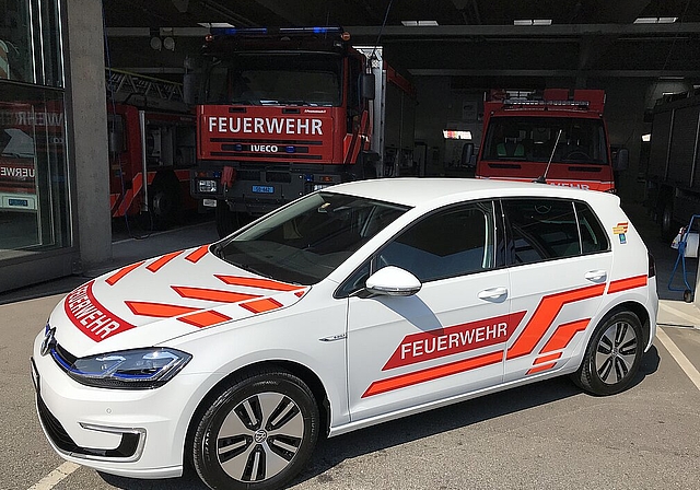 Mit dem E-Golf hält die Elektro-Technologie erstmals Einzug in der Feuerwehr Olten. (Bild: ZVG)