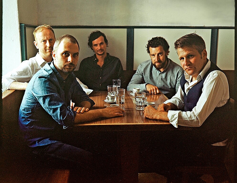 «Küsse das Geld und renne weg.» Die Band «Monotales» aus den Kantonen Luzern und Zürich spielt Folk und Americana und hat keine Angst vor Melodien. (Bild: ZVG)