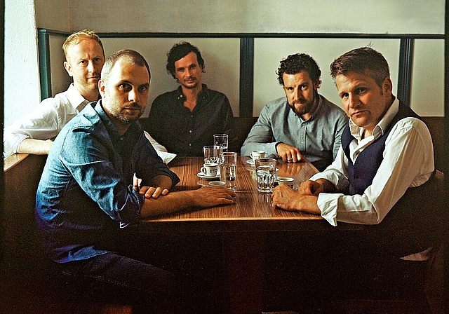 «Küsse das Geld und renne weg.» Die Band «Monotales» aus den Kantonen Luzern und Zürich spielt Folk und Americana und hat keine Angst vor Melodien. (Bild: ZVG)