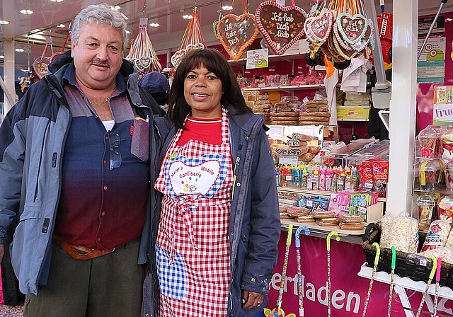 Toni Meier mit seiner Frau Maria ist seit bald 40 Jahren in Olten am Markt. (Bild: mim)
