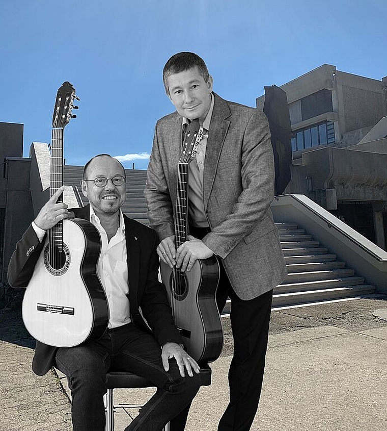 Die beiden Konzertgitarristen Michael Erni und Anton Kudryavtsev spielen an der Kanti Olten Werke aus ihrer CD «Gitarrenduo». (Bild: ZVG)