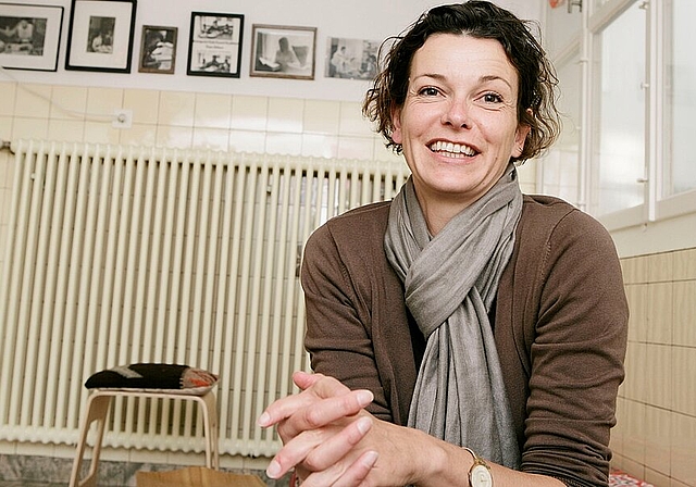 Moser in ihrer Schreibwerkstatt - Sie hat kürzlich ihr neustes Buch «Das wahre Leben» veröffentlicht. S. Bodmer/AZ Archiv)