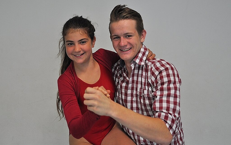 Am Sonntag wird das Geschwisterpaar Adriana (12) und Philip (16) mit der Tanzgruppe der Spectacolo Dance Academy die Schweiz an der Weltmeisterschaft in Portugal vertreten. jpi)