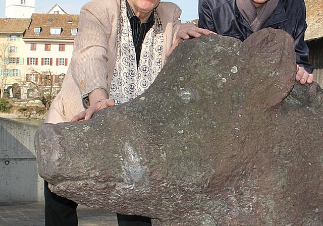 Selbstverständlich wurde auch die Wildsau auf einem Bild verewigt. Urs Borner und Stefan Grütter freuen sich, den Besuchern ihr Venedig und Olten zu präsentieren. (Bild: mim)