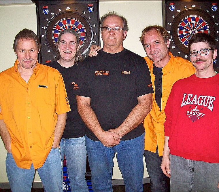 Jones, Claudia, Mänf, Urs und Thomas vom Dartclub Olten. ZVG)