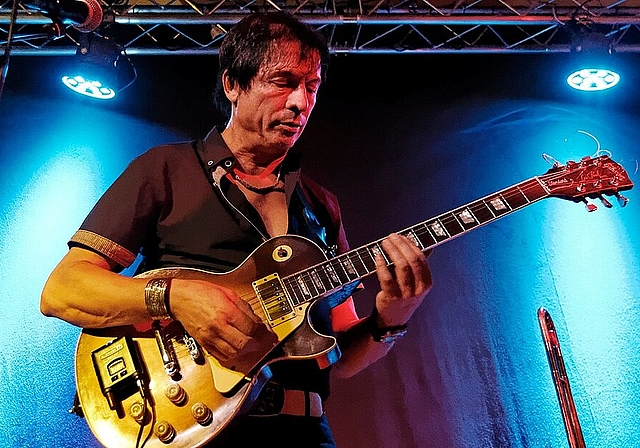 «Mit nur einem musikalischen Projekt wird mir schnell langweilig», meint der Rothrister Gitarrist Loris Peloso, der am Samstag, 25. November mit seinem Latin Jazz-Quartett «La Mafia Latina» Bühnenpremiere im Galicia feiert. (Bild: ZVG)