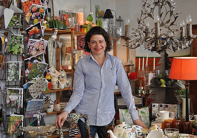 Barbara Wullschleger hört ihren Kunden in ihrem Laden Vitrinli gerne zu. B. Beyeler)