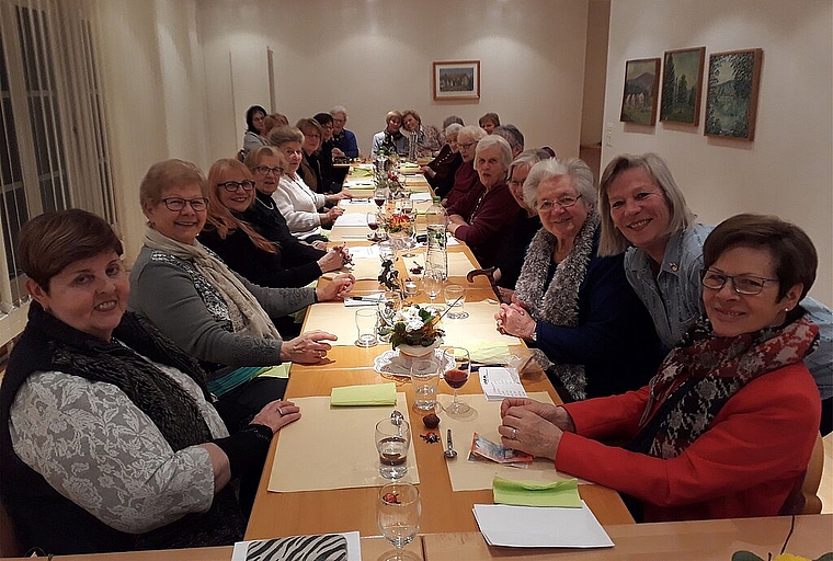 Die Landfrauen Lostorf verbrachten anlässlich der 83. Generalversammlung einen gemütlichen Abend im Aufenthaltsraum der Genossenschaft Alterswohnungen Lostorf. (Bild: ZVG)
