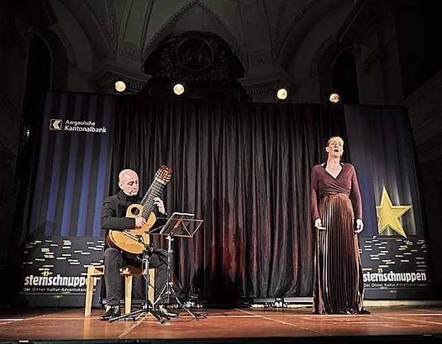 Leila Pfister und Admir Doci verzauberten das Publikum mit ihren spanischen Klängen. (Bild: Remo Buess)
